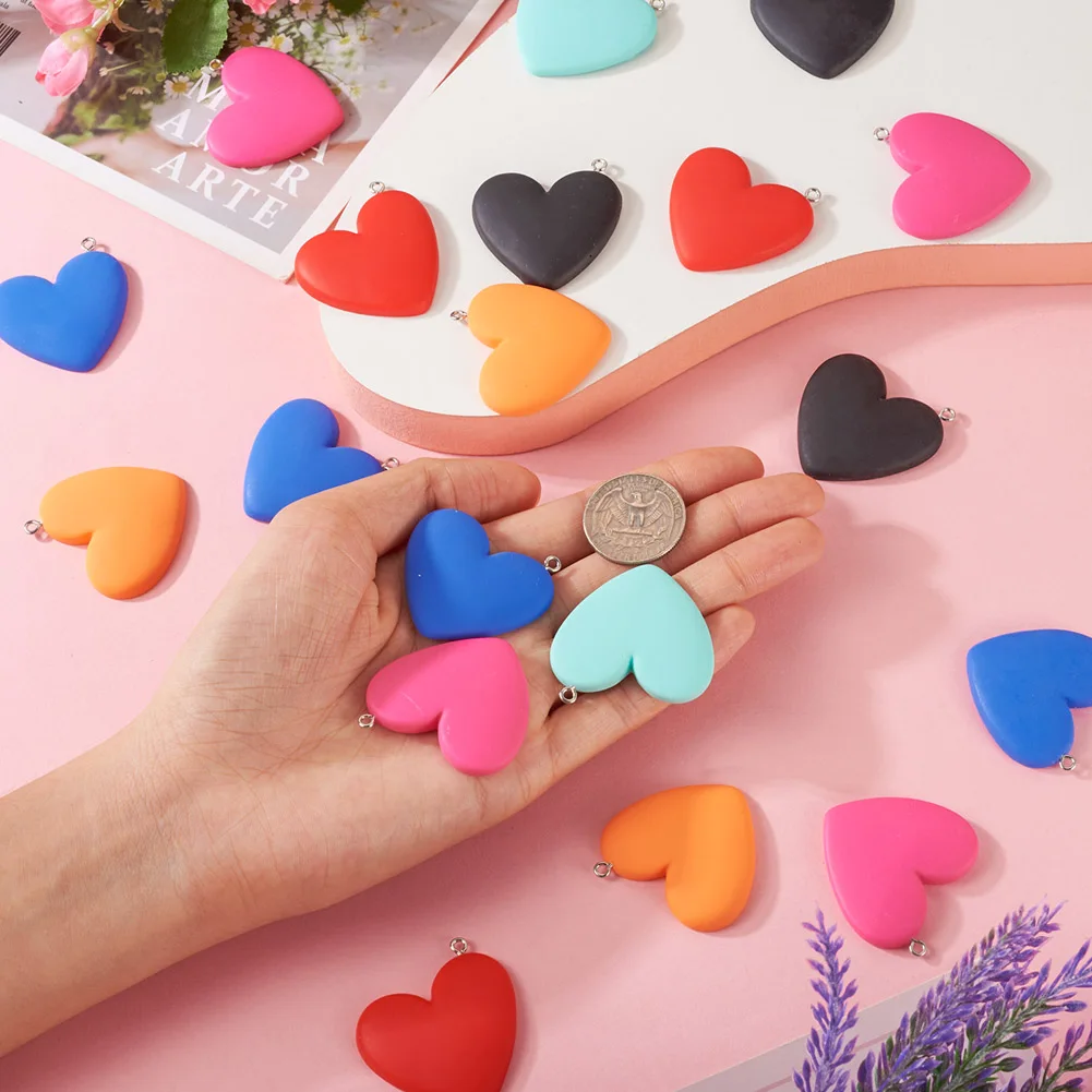 24buc Opac Rășină Inima Pandantive Colorate Dragoste Inima Legăna Farmecele Pentru DIY Manual de Luare de Bijuterii Accesorii Colier